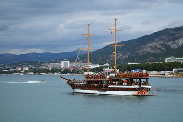 Краснодарский край , город Геленджик , Черноморское побережье, курорт, вид на набережную с моря - Nadya11