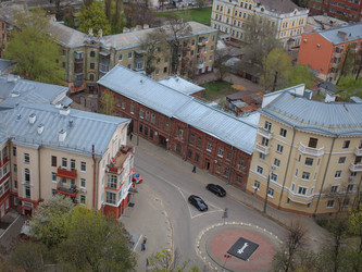 Городской двор с высоты, жилые дома и парковка. City Courtyard from Above, Residential Buildings and Parking - Pilipanastasia