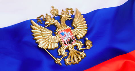 Герб РФ на фоне развевающегося флага - sergeycanon
