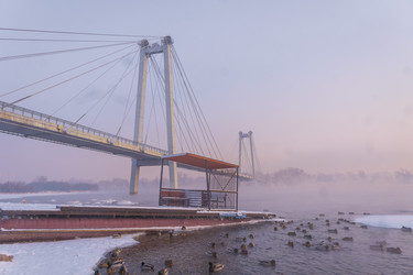 Раннее зимнее морозное утро над Енисеем в центре Красноярска с золотым рассвеетом - Aleksandr1972