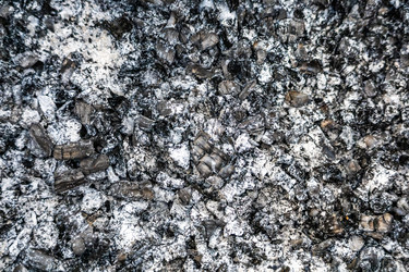 текстура фона из обожженной древесной золы и черного древесного угля - Derbis