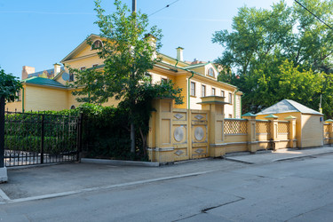 Деревянная городская усадьба А. К. Поливанова. Денежный переулок, дом 9/6. Летний день. Москва - kostya6969