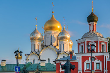 Зачатьевский ставропигиальный женский монастырь в Москве. Памятник Святителю Алексию Митрополиту Московскому - kostya6969