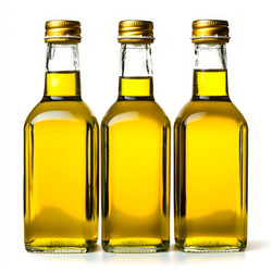 три стеклянные бутылки, полные золотистого оливкового масла с запечатанными металлическими крышками - yliv