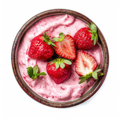 вкусное клубничное мороженое, украшенное свежей клубникой в миске по-деревенски - yliv