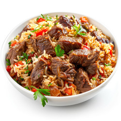 вкусный плов с сочной говядиной, рисом и овощами в белой миске - yliv