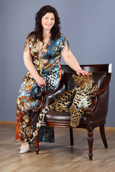 Middle-aged woman in dress sits near beautiful - paha_l