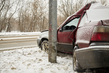 Damaged car crashing side into lamppost in winter - paha_l