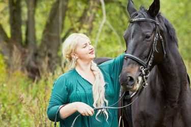 Blonde woman with plait in green clothes and - paha_l