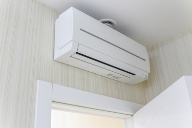 Air-conditioning, attached to wall, hanging over - paha_l