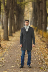 Portrait in full growth young man in gray coat on - paha_l