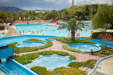 CERIALE, ITALY - AUG 05, 2016: People in swimming pools at aqua-park - paha_l