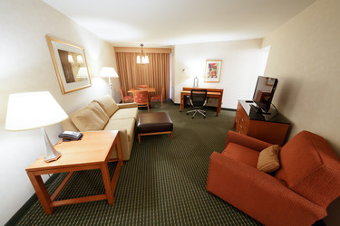Living room in Embassy Suites - paha_l