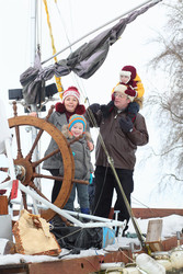 Father, mother and two children on the boat in the - paha_l