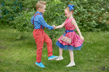 Boy and girl dressed in red and blue costumes - paha_l