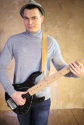 Portrait of a handsome man in a hat with a guitar - paha_l