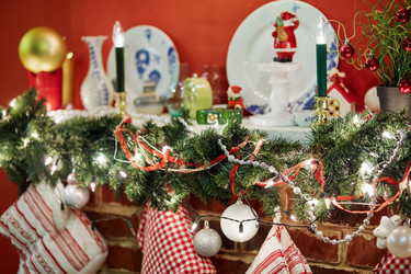 Mantelshelf decorated to christmas holidays with - paha_l