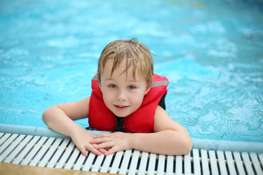 Portrait of a little boy in a life jacket in a - paha_l
