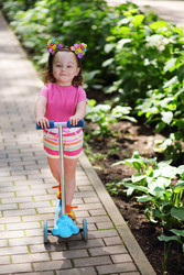 Little cute girl in shorts rides scooter in summer - paha_l