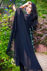 Brunette woman in black sari and Indian adornment - paha_l