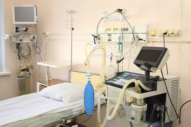 Empty equipped place in intensive care unit - paha_l