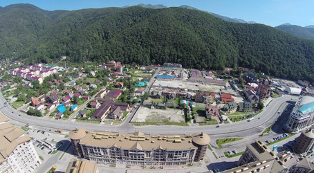 сочи, россия - 3 августа 2014 года: ландшафтный горнолыжный курорт горки город в - paha_l