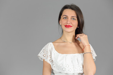поясной портрет женщины в белом платье - paha_l