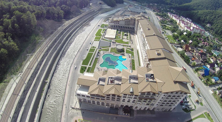 СОЧИ, РОССИЯ - 1 августа 2014 года: Гостиничный комплекс Marriott, расположенный в - paha_l