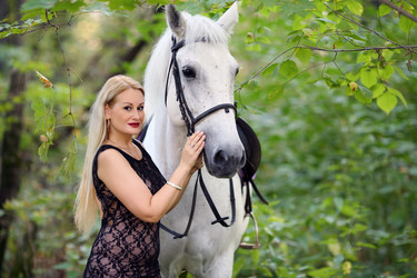 Woman in long black dress poses near beautiful - paha_l
