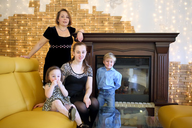 Family of four people in elegant clothes sit on a - paha_l