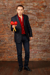 Young man in suit stands with maracas in studio - paha_l