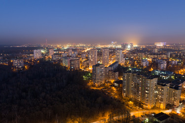 ночной вид на окраину москвы рядом с лесом - paha_l