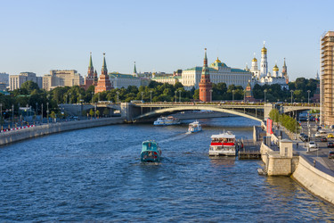 москва, 26 июля 2026 года, захватывающий дух речной пейзаж под ярким небом - AntonSAN