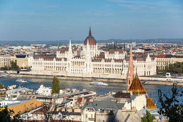 здание венгерского парламента в будапеште - gumbao