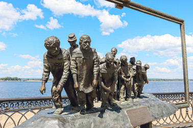 Скульптура Бурлаки на Волге на набережной, Самара, Самарская область, Россия, 2025 - Tatiana_Panova