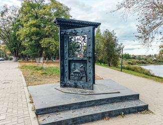 Жанровая скульптура Дверь в Вологду на набережной, Вологда, Вологодская область, Россия, 2024 - Tatiana_Panova