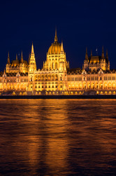 здание венгерского парламента в будапеште - gumbao