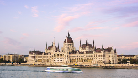 здание венгерского парламента в будапеште - gumbao