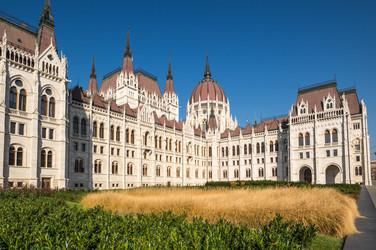 здание венгерского парламента в будапеште - gumbao