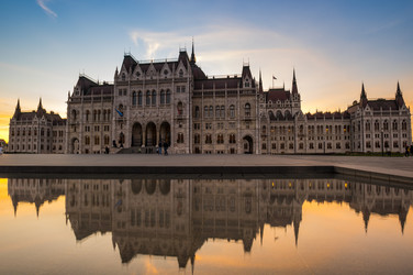 здание венгерского парламента в будапеште - gumbao