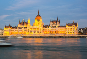 здание венгерского парламента в будапеште - gumbao