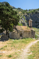 старая церковь в горах - gumbao