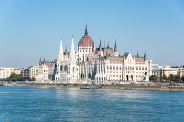 здание венгерского парламента в будапеште - gumbao