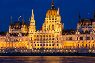 здание венгерского парламента в будапеште - gumbao