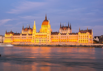 здание венгерского парламента в будапеште - gumbao