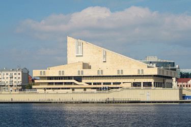 Татарский академический театр имени Галиасгара Камала, вид с озера Нижний Кабан, Казань, Республика Татарстан, Россия - Tatiana_Panova