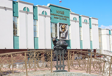 Лисий мост и Музей изобразительных искусств имени С. Д. Эрьзи, Саранск, Республика Мордовия, Россия - Tatiana_Panova