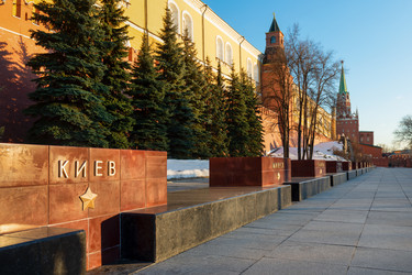 Стела Киев. Аллея городов-героев и городов воинской славы – мемориальный комплекс, расположенный у Кремлевской стены на территории Александровского сада. Москва - kostya6969