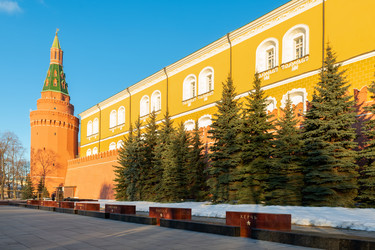 Аллея городов-героев и городов воинской славы – мемориальный комплекс, расположенный у Кремлевской стены на территории Александровского сада. Москва - kostya6969
