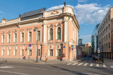 Вид на Мансуровский переулок. Российская Академия Художеств (бывшая городская усадьба А. И. Морозова). Улица Пречистенка, 21. Район Хамовники. Город Москва - kostya6969